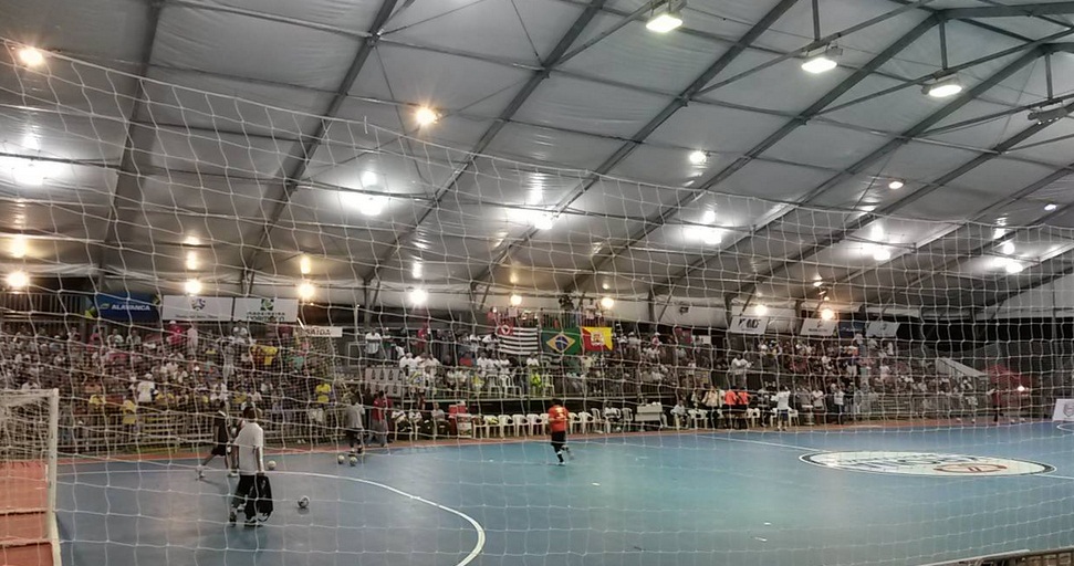 Depois de inaugurar a Arena Móvel sem Auto de Vistoria do Corpo de Bombeiros, time sorocabano de futsal faz segundo jogo em casa e agora com tudo dentro do que manda a lei