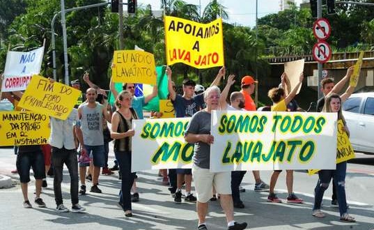Na mesma proporção em que sobem os índices de intenção de voto em Lula, mingua o número de sorocabanos que saem às ruas em apoio a operação Lava-Jato. Aliás, fenômeno que acontece praticamente em todo o país