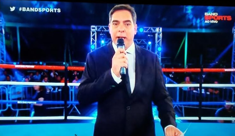 Sorocabano é o locutor de evento de boxe