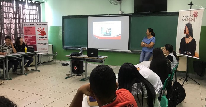 Estudantes aprendem o que é “relacionamento abusivo”